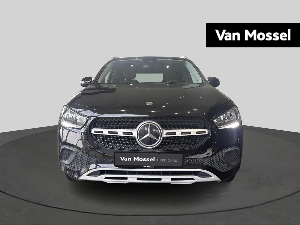 Mercedes-Benz GLA 200 d + PARKEERSENSOREN + CAMERA + 1Y USED, Auto's, Stof, 4 cilinders, Zwart, Bedrijf
