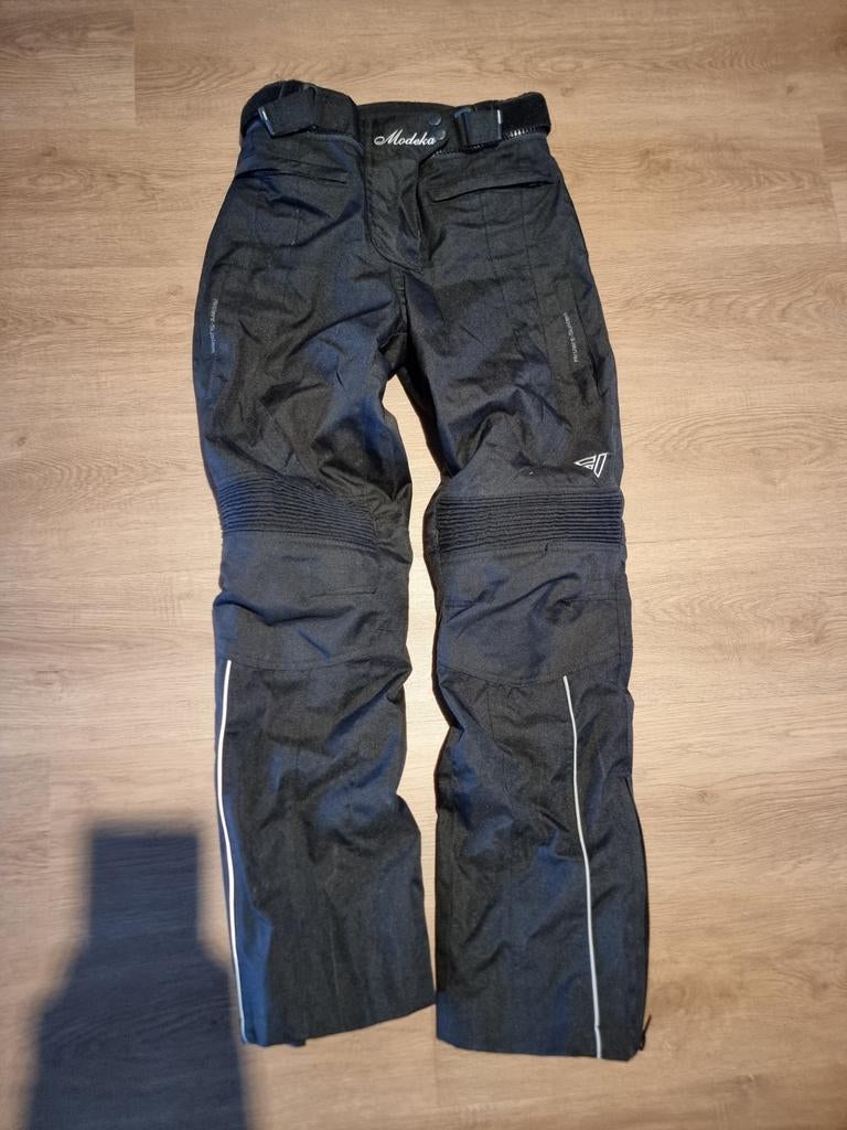 Modeka vrouwen broek, Ophalen