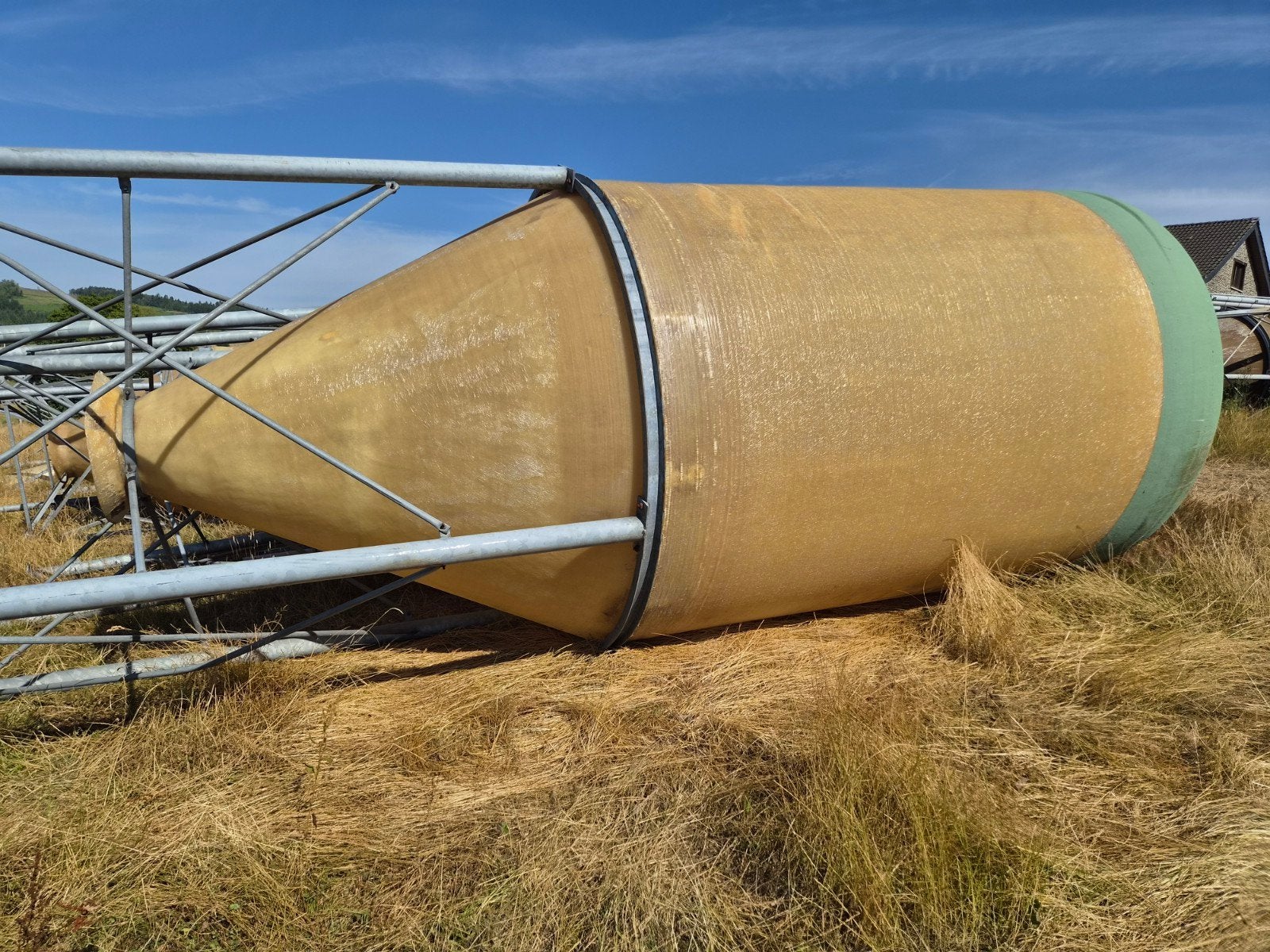 POLYESTER SILO: 12 tonnes., Ophalen of Verzenden