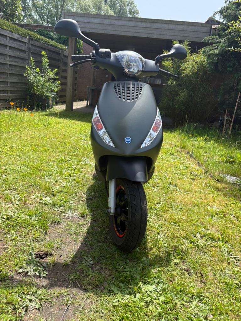 Te koop Piaggio Zip A klasse 4 takt injectie matgroen