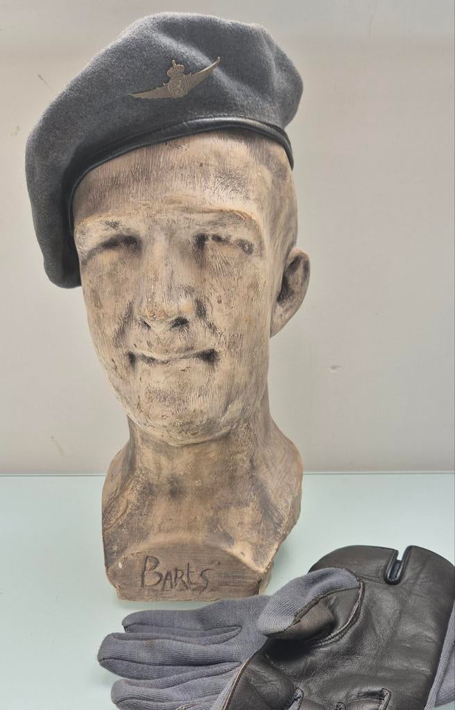 Set 60ies Belgische Airforce Baret & Gloves '60ies - M 57, Ophalen of Verzenden, Luchtmacht
