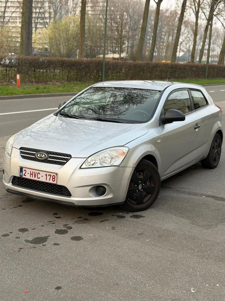 Kia Ceed 2009 – 121 000 km Essence, Autos, Argent ou Gris, Achat, Boîte manuelle, Noir