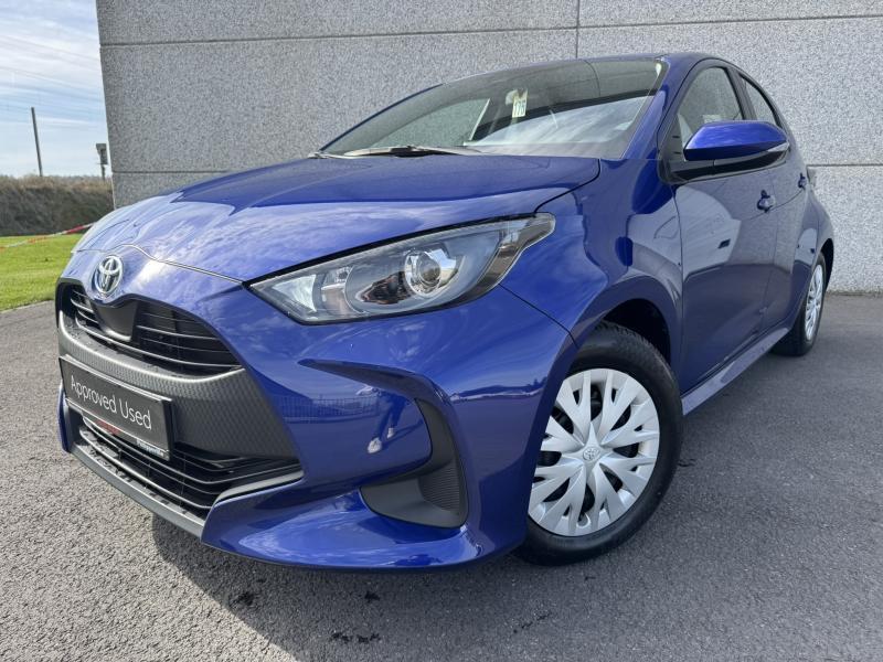 Toyota Yaris 1.5 HEV CVT Dynamic avec seulement 30 709 km !, Autos, Euro 6, 5 portes, Automatique, Yaris