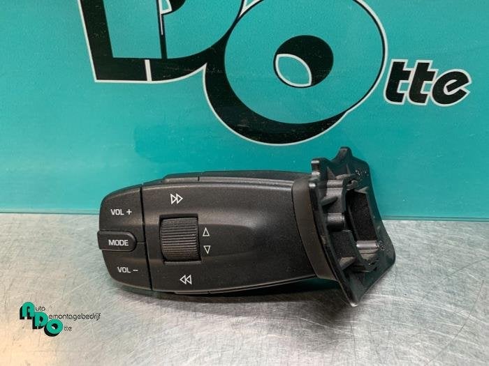 Commande radio volant d'un Seat Ibiza (Ibiza 08-), Autos : Pièces & Accessoires, -, 3 mois de garantie, Utilisé, -