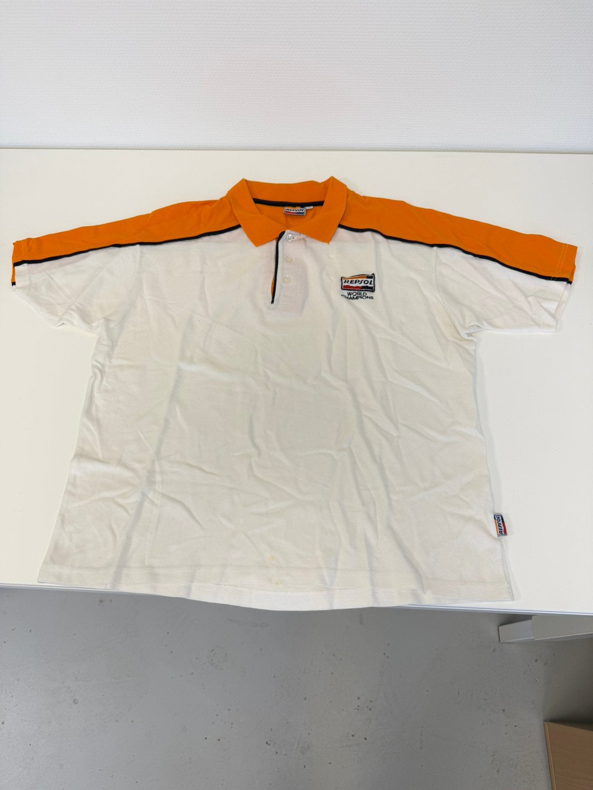 Polo XL Vintage MotoGP Motorsport championne du monde Repsol, Enlèvement ou Envoi, Comme neuf, Taille 56/58 (XL), Blanc