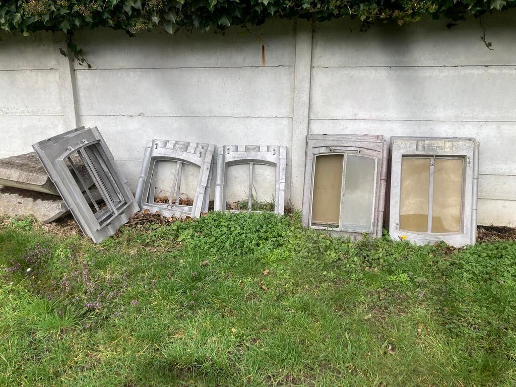 fenêtre de toit de grenier en aluminium, Enlèvement, Comme neuf
