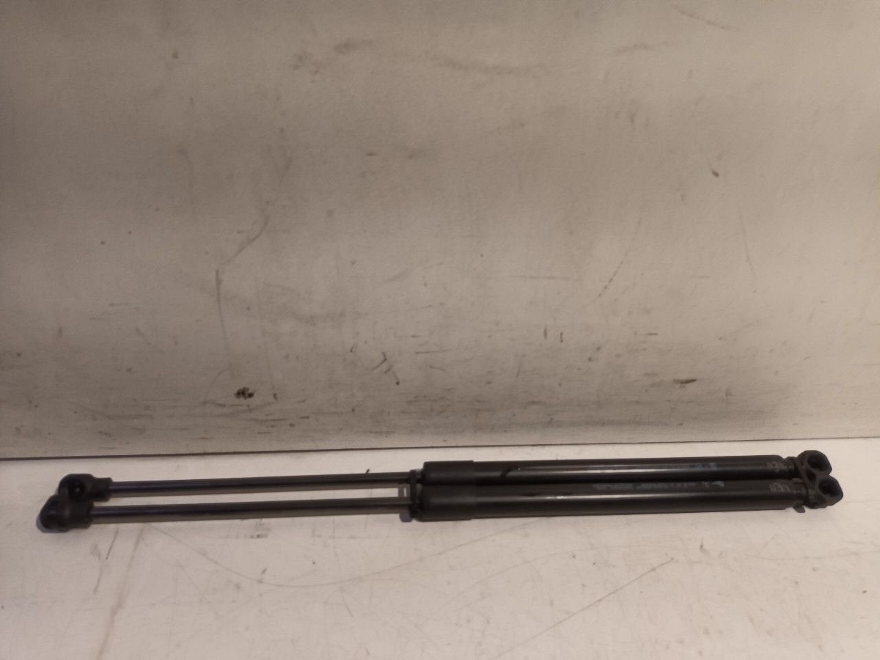 Gasdrukveerset voor Mercedes-Benz Citan, Onderdelen@venauto.nl, Van der Ven Autorecycling B.V., Gebruikt, Ettenseweg 76, 4706 PB Roosendaal, The Netherlands