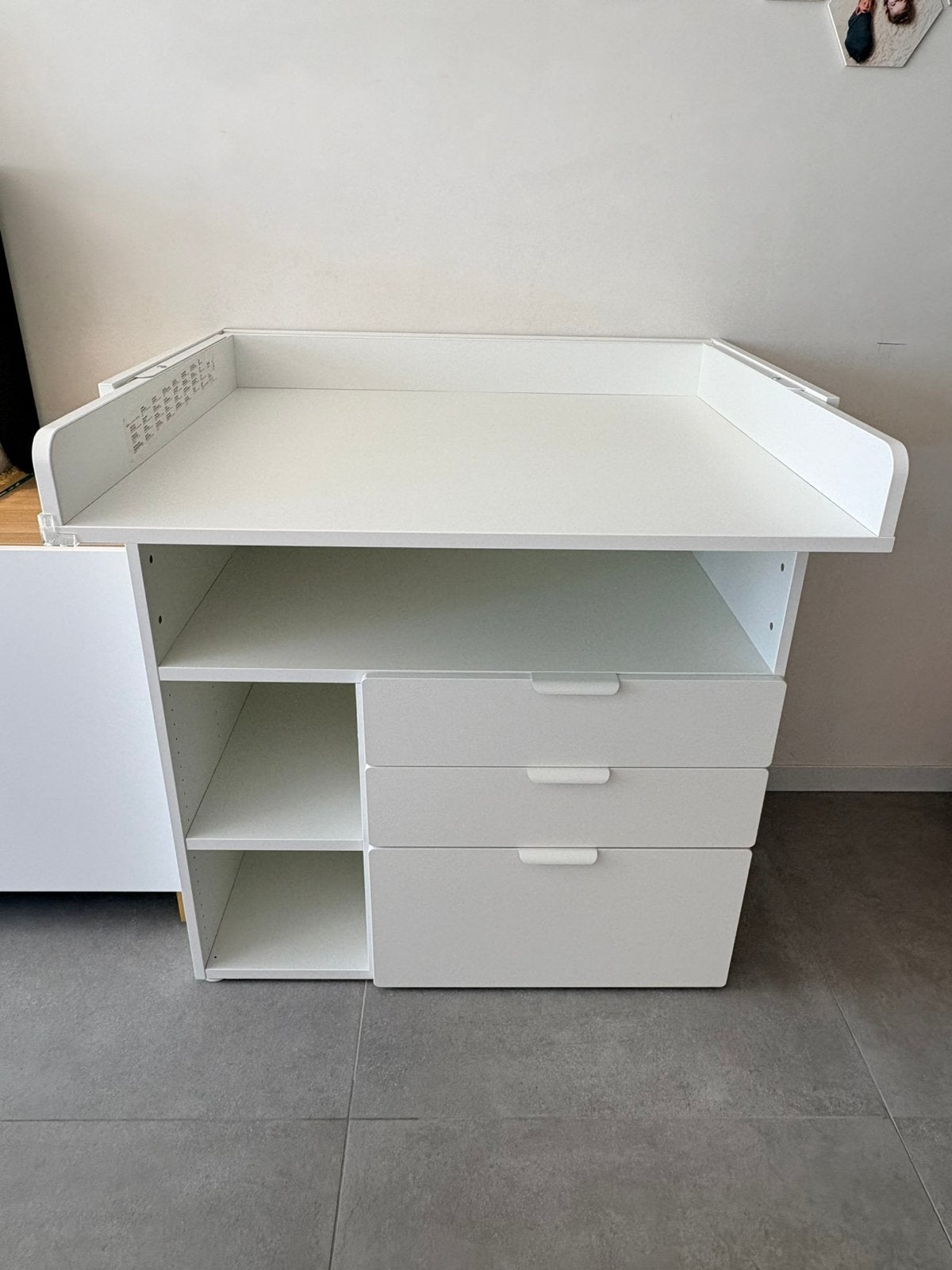 Verzorgingstafel/commode Ikea Smastad, Ophalen, 70 cm of meer, Zo goed als nieuw, 75 tot 100 cm