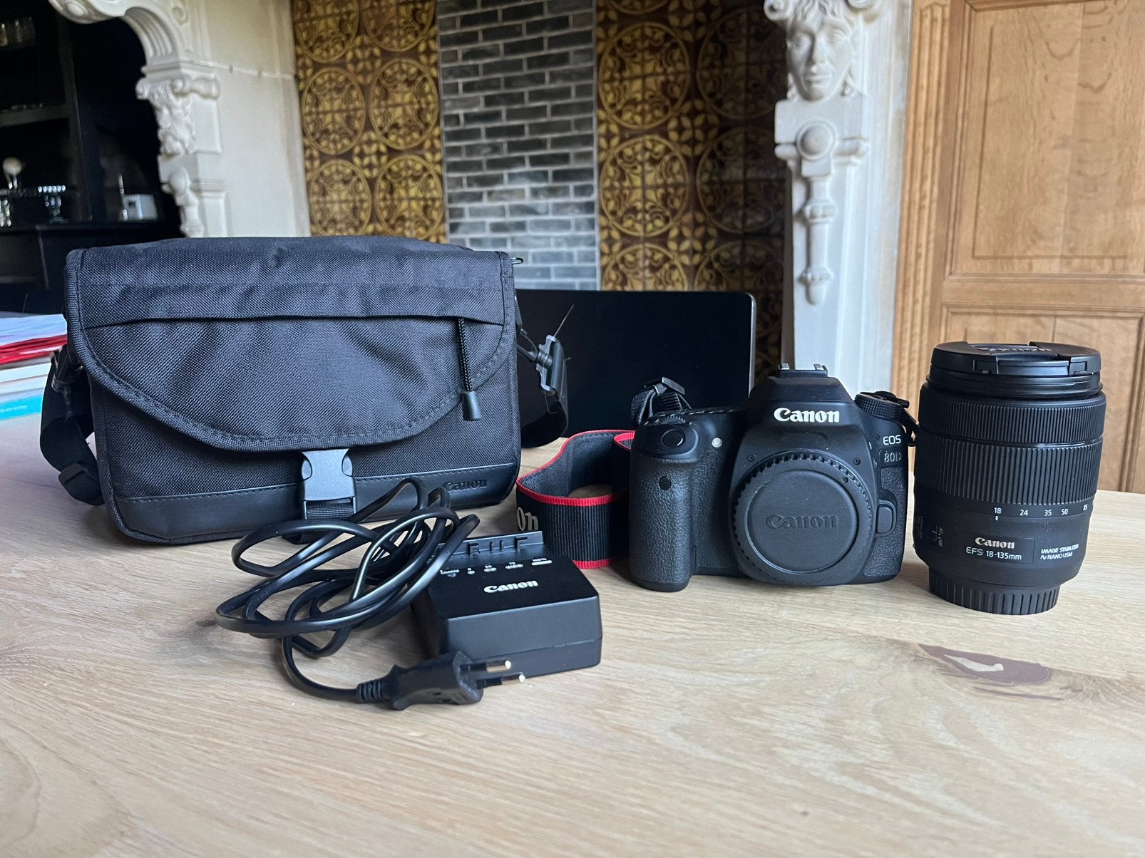 Canon 80D + lens efs 18-135 mm + cameratas, Ophalen, Canon
