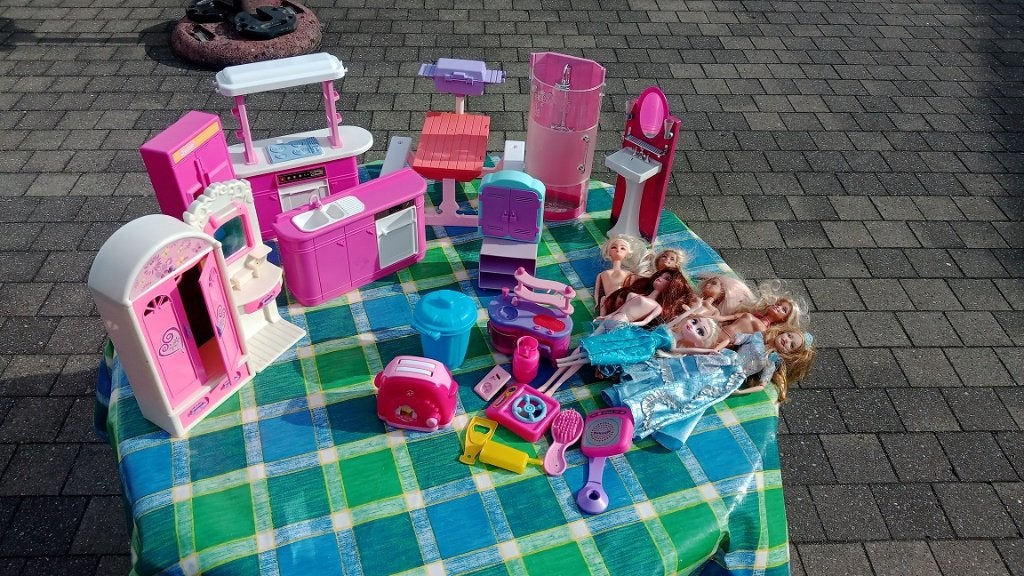 Barbiepop en meubeltjes, Enfants & Bébés, Enlèvement, Barbie