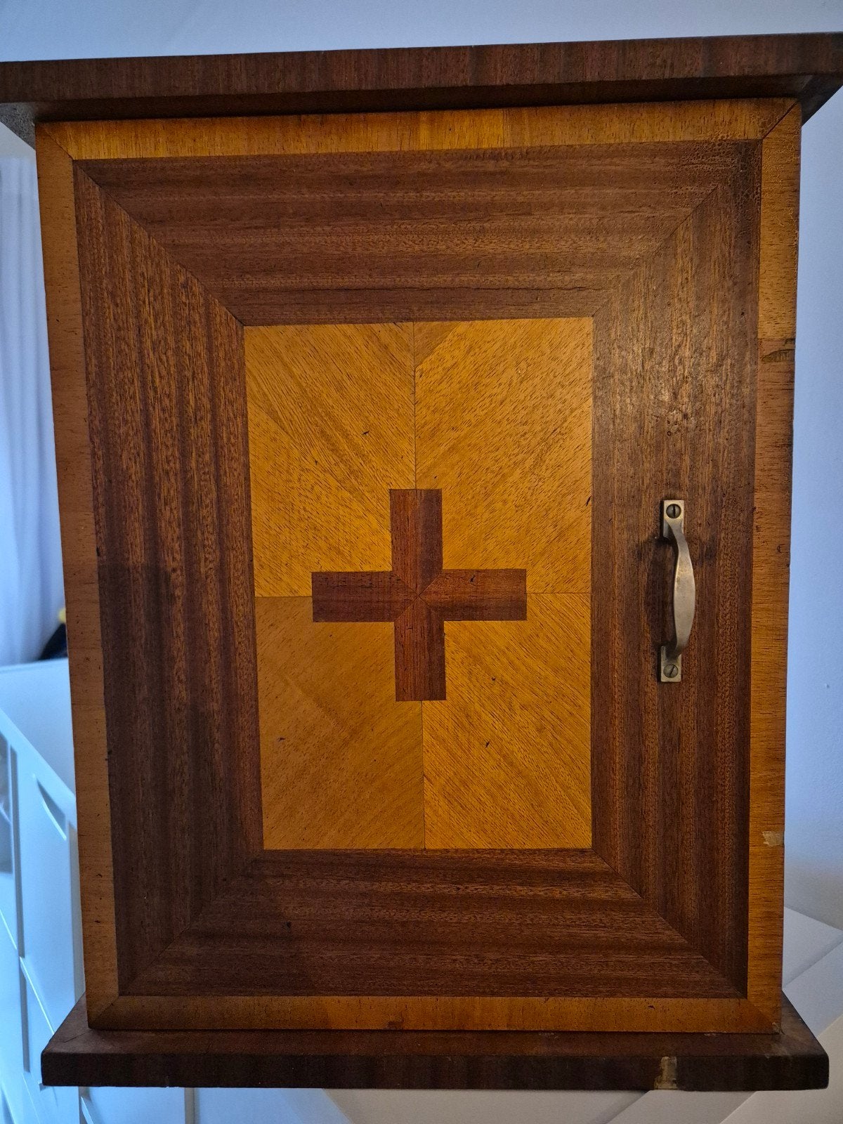 Petit meuble en bois, Enlèvement