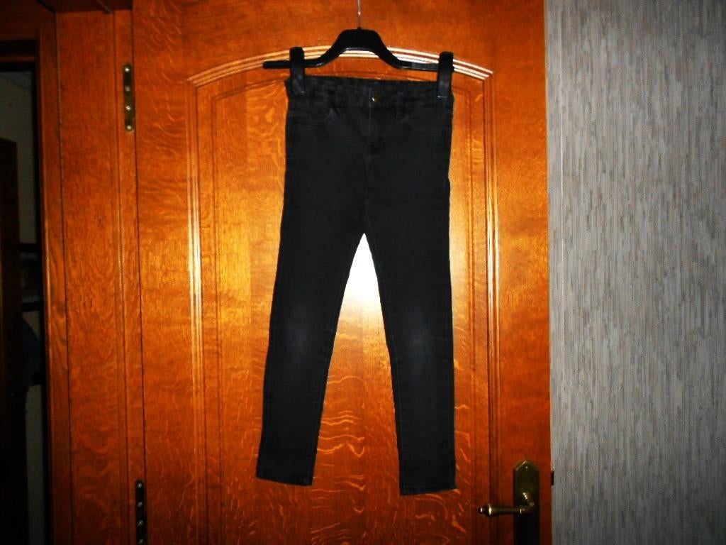 zwarte jeansbroek Here+There mt 134, Broek, Gebruikt, Meisje, Ophalen of Verzenden