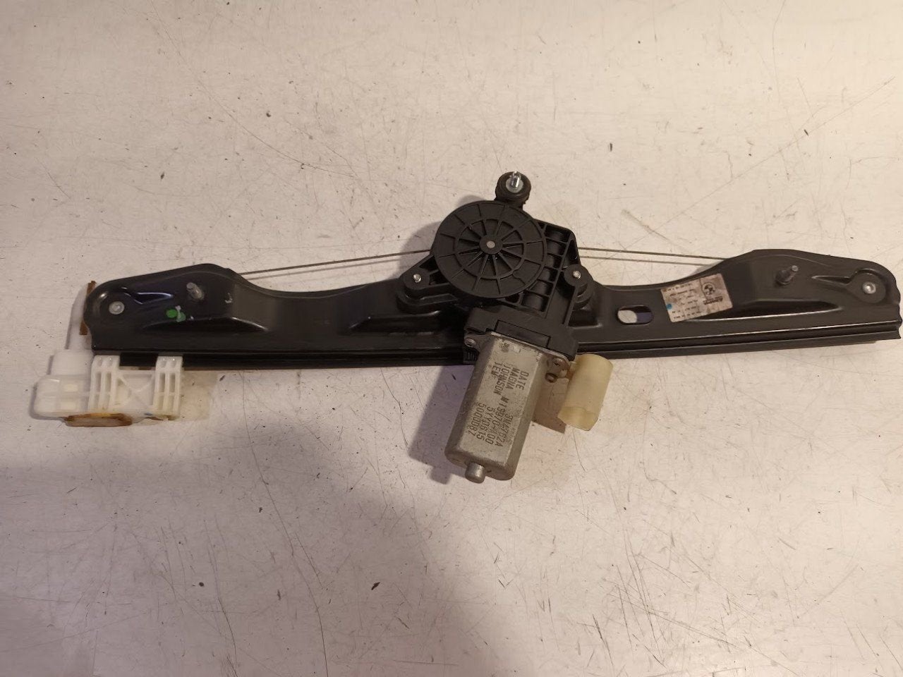 Raammechaniek elektrisch links achter BMW 3 serie, Onderdelen@venauto.nl, Van der Ven Autorecycling B.V., Ettenseweg 76, 4706 PB Roosendaal, The Netherlands