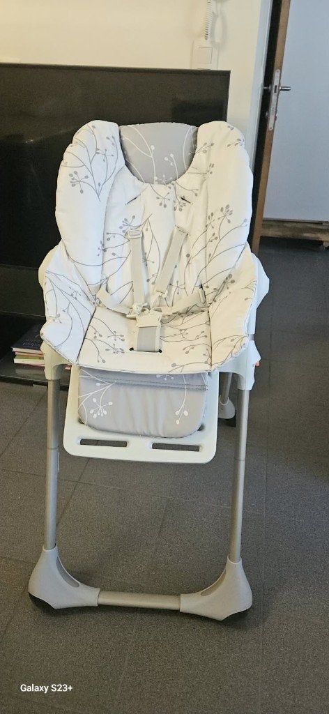 Chaise bébé Chicco Polly [chaise haute], Enfants & Bébés, Enlèvement, Comme neuf, Ceinture(s)