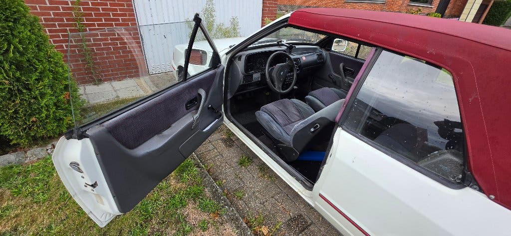 Oldtimer ford escort cabrio XR3i 1,6 1988, foto 8