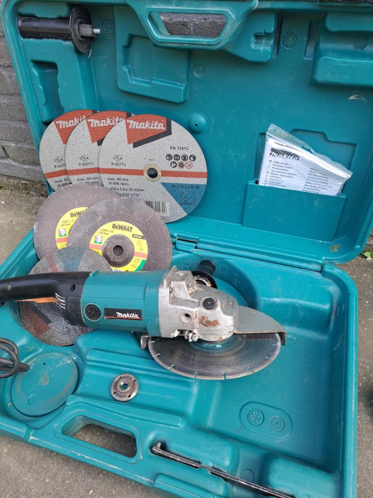 Meuleuse d'angle Makita 9069 avec étui et accessoires, Bricolage & Construction, Outillage | Meuleuses, Enlèvement, Utilisé, 1000 watts ou plus