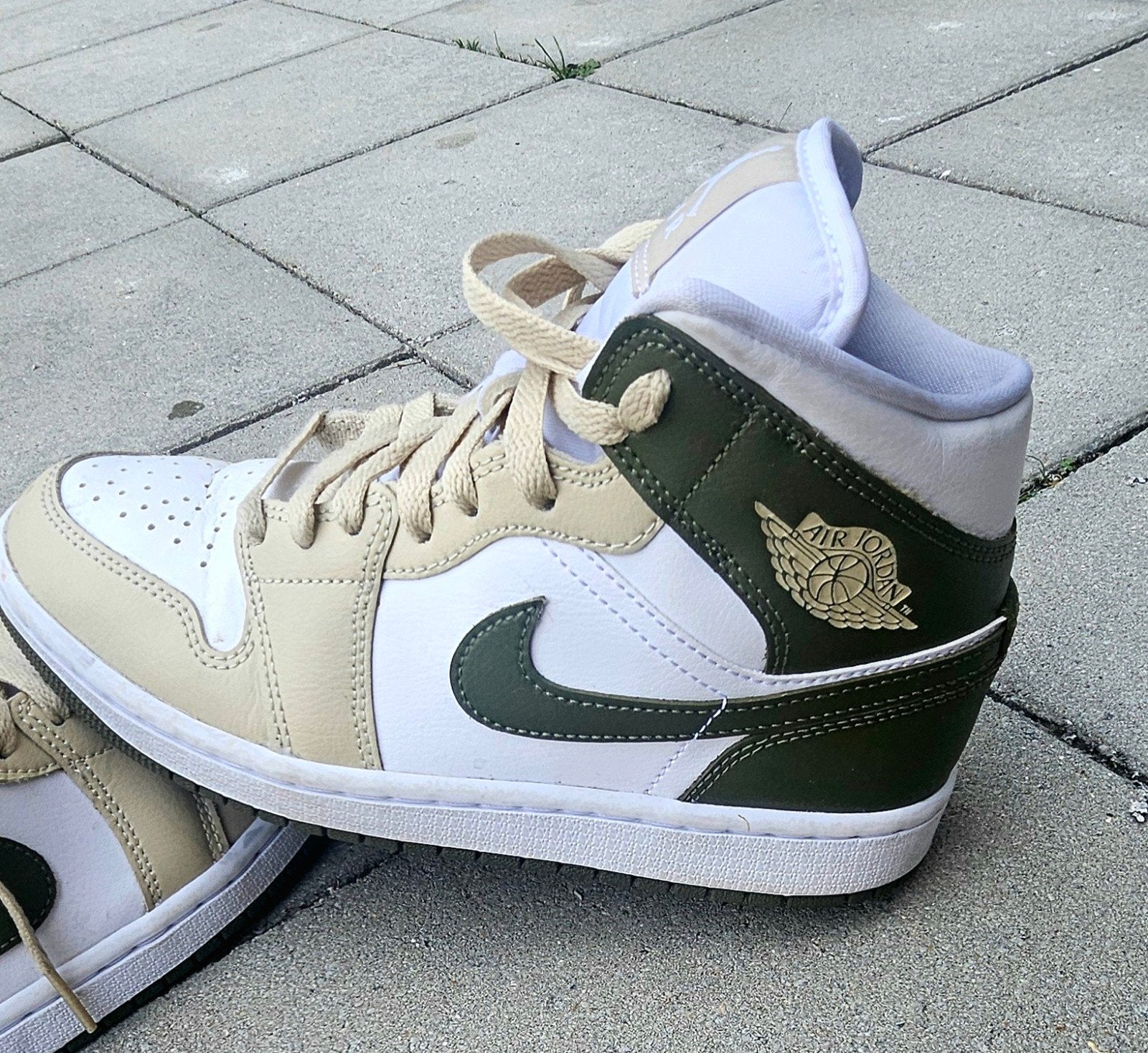Nike Air Jordan 1 Mid White / Legen, Ophalen of Verzenden, Zo goed als nieuw