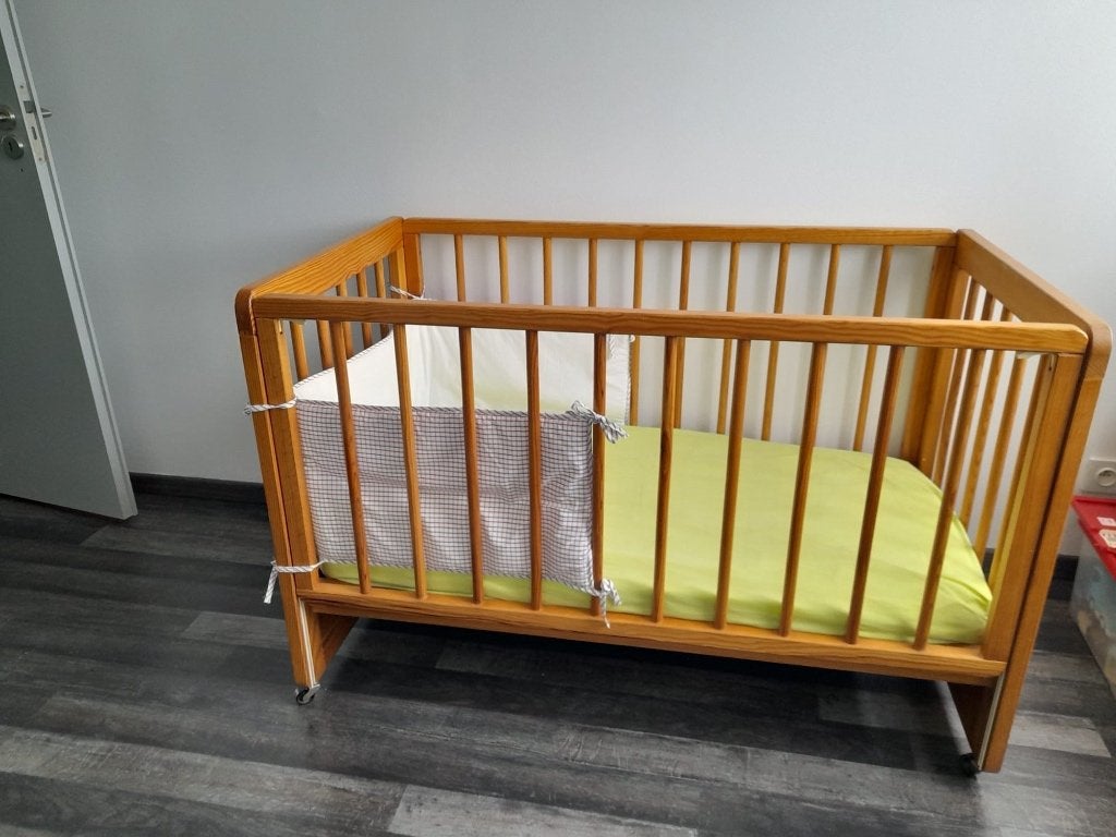 Babybedje met nieuw matrasje, Ophalen, Gebruikt, Ledikant