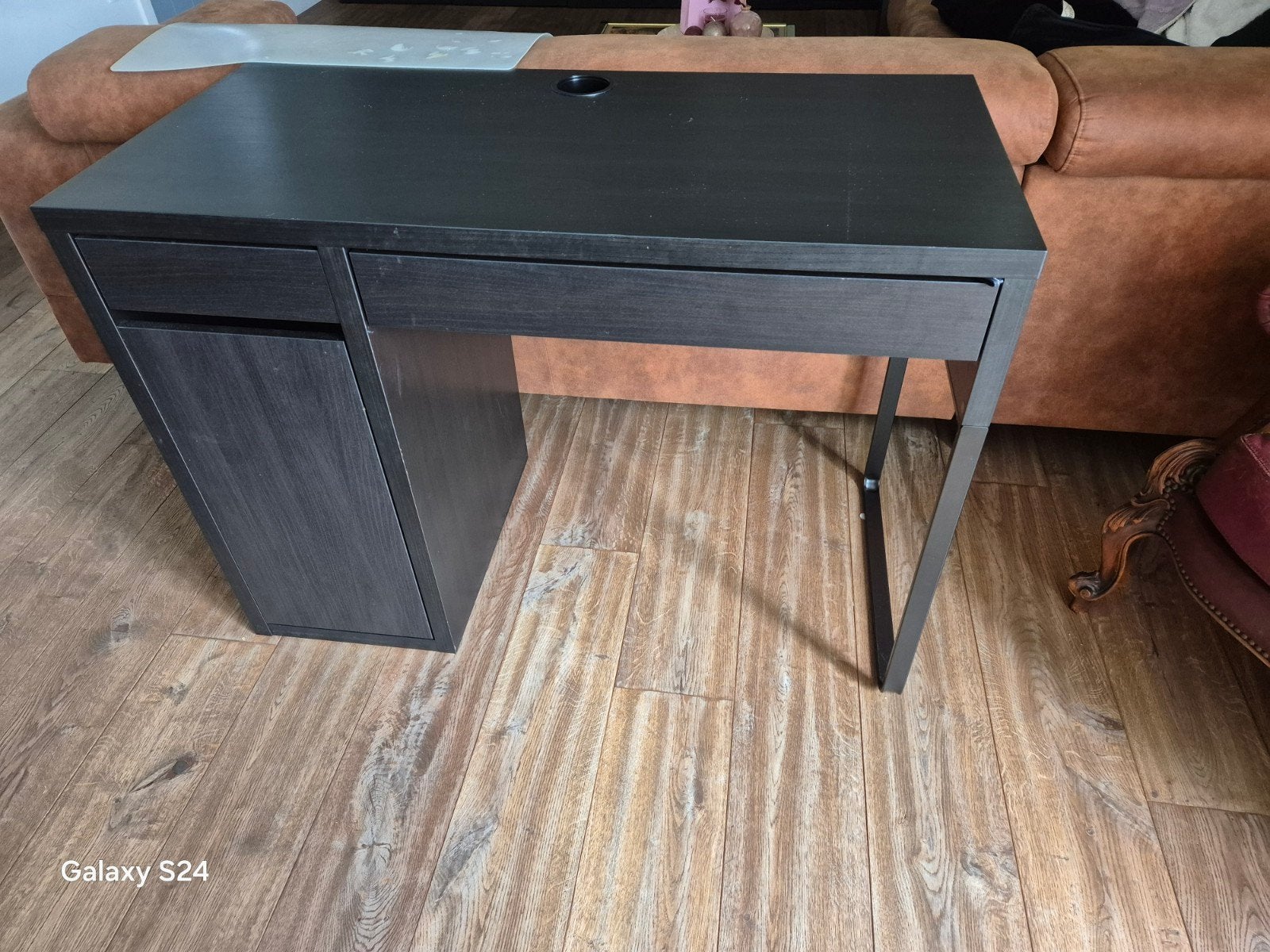 modern zwarte bureau met lade, Ophalen, Kinderbureau, Zo goed als nieuw, IKEA