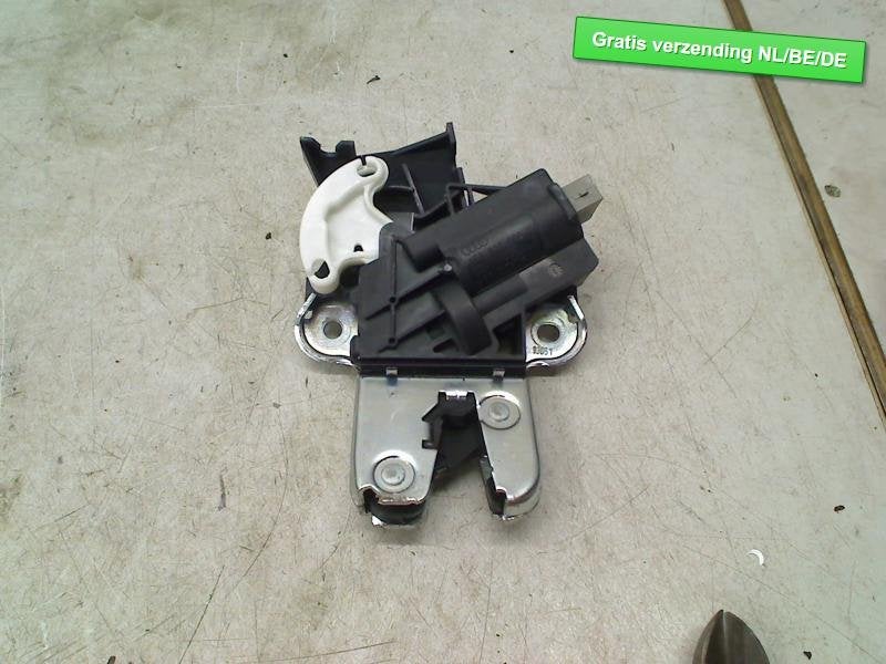 SERRURE COFFRE Audi A4 (B8) (01-2007/12-2015) (4F5827505D), Auto-Union-Straße  1,
85057  Ingolstadt, DE, Info@audi.de, Haillon arrière