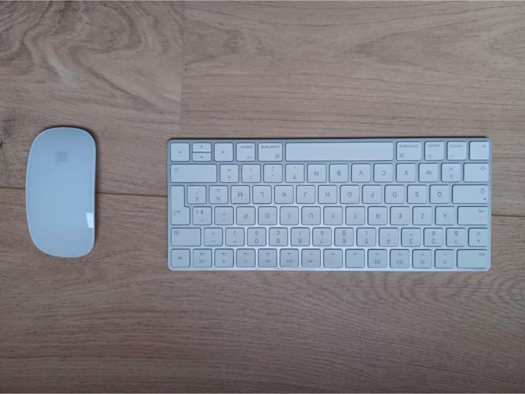 Clavier Apple AZERTY + souris Apple Magic, Azerty, Comme neuf, Enlèvement, Apple