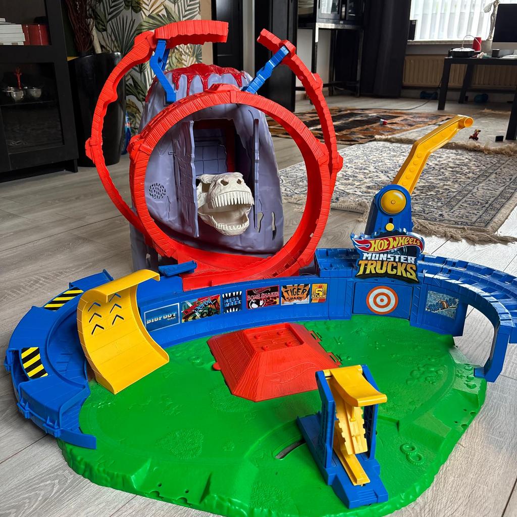 Dit is de Hot Wheels Monster Trucks T‑Rex Volcano Arena, Kinderen en Baby's, Speelgoed | Racebanen, Ophalen, Zo goed als nieuw