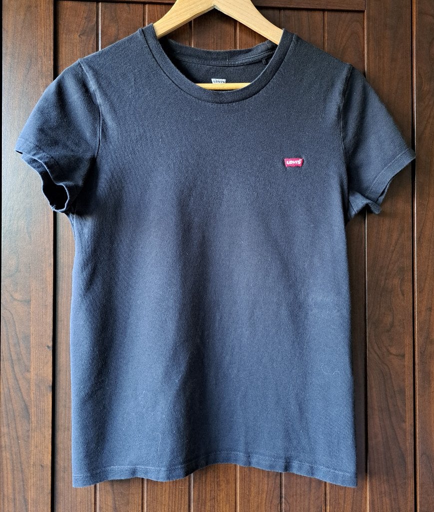 Zwart T-shirt van Levi's in maat M, Kleding | Dames, T-shirts, Maat 38/40 (M), Verzenden, Zwart, Korte mouw