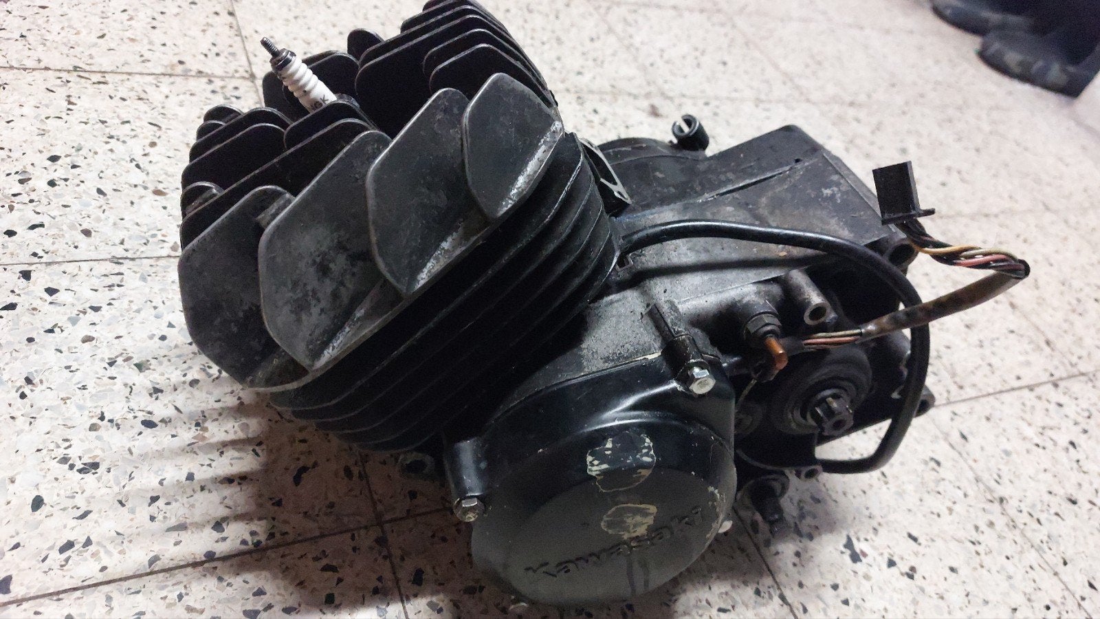 kawasaki ar50 motor, Enlèvement