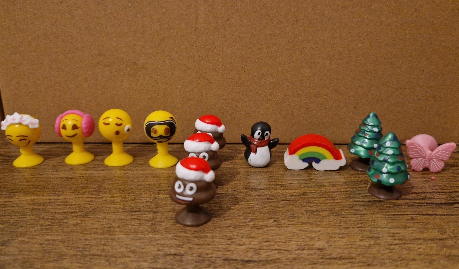 Emojis ruilen? Op de 2de afbeelding degene die ik nodig heb, Collections, Actions de supermarché, Aldi, Enlèvement