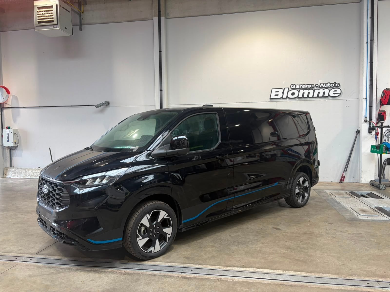 Ford Transit Custom SPORT 320 2.0 TDCI L2H1 NIEUW 5 jaar fab, Autos, Achat, Euro 6, Entreprise, 3 places