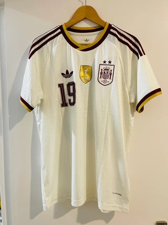 Spaans tweesterrenvoetbalshirt, Sport en Fitness, Verzenden, Shirt