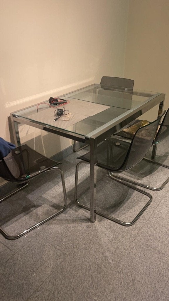 Table à manger extensible IKEA avec 6 chaises, Maison & Meubles, Salles à manger complètes, Utilisé, 4 à 6 chaises, Enlèvement