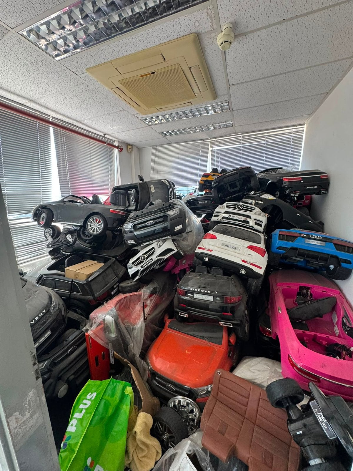 Partij 50+ kinderauto’s op accu (reparatie/kapotte+retouren, Ophalen of Verzenden