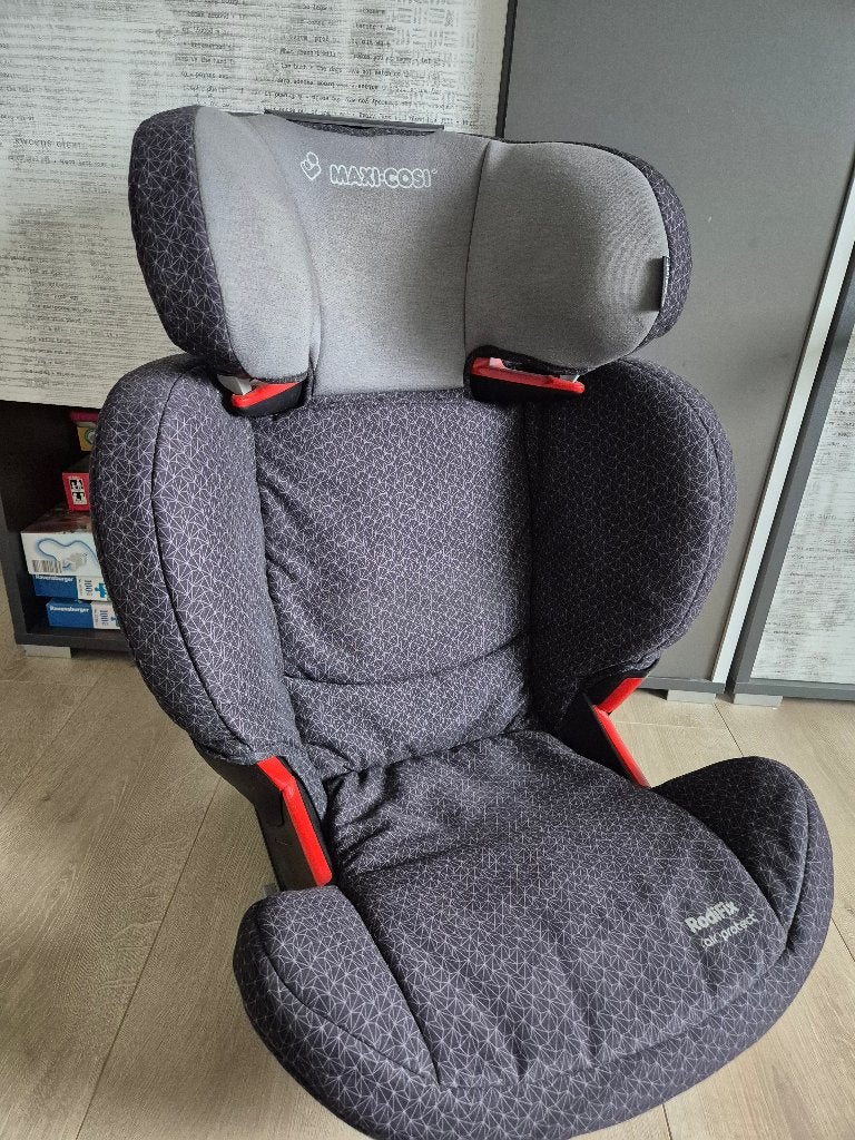 Maxi cosi, Enlèvement, Maxi-Cosi