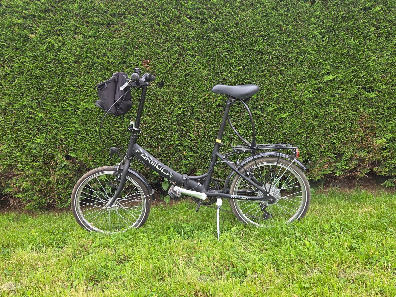 2 vélos pliants noirs mats, de la même marque que la nouvell, Enlèvement