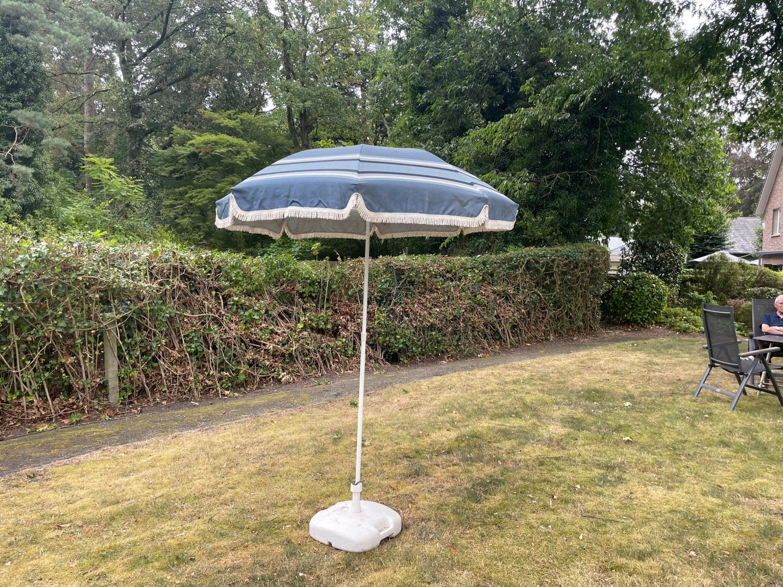 Stoffen parasol met voet, Ophalen, Gebruikt