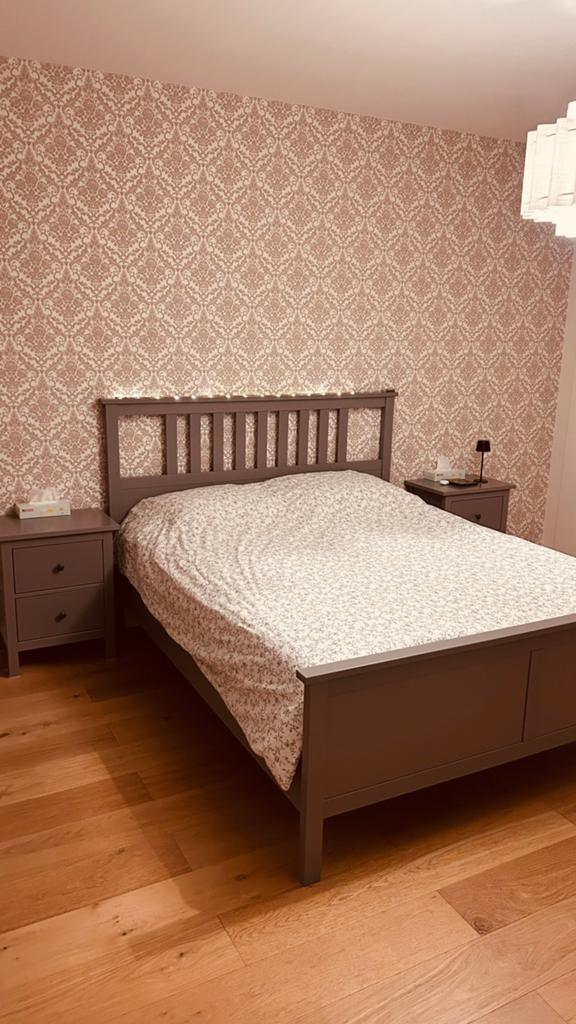 Bed Hemnes Ikea + 2 nachtkastjes, Ophalen, Zo goed als nieuw