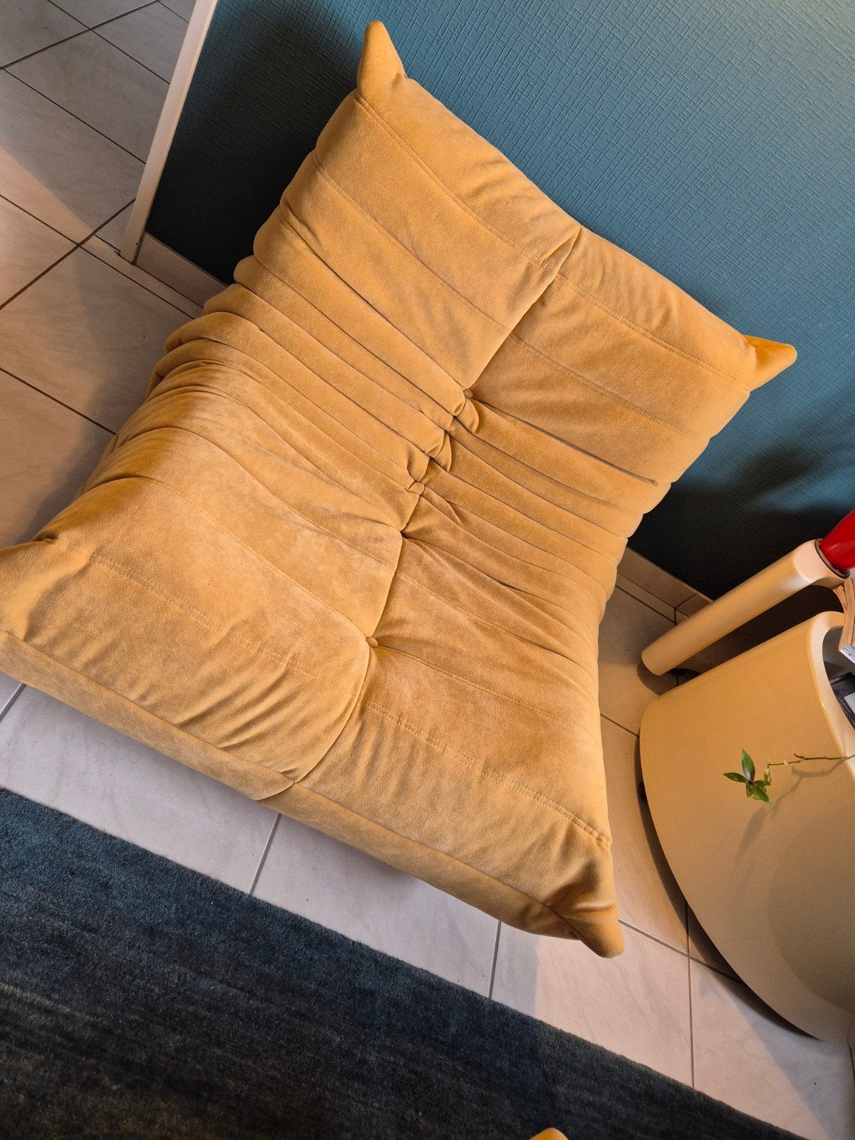 Togo eenzit+poef Ligne Roset Alcantara curry, Huis en Inrichting, Ophalen, Overige materialen, 75 tot 100 cm, Zo goed als nieuw