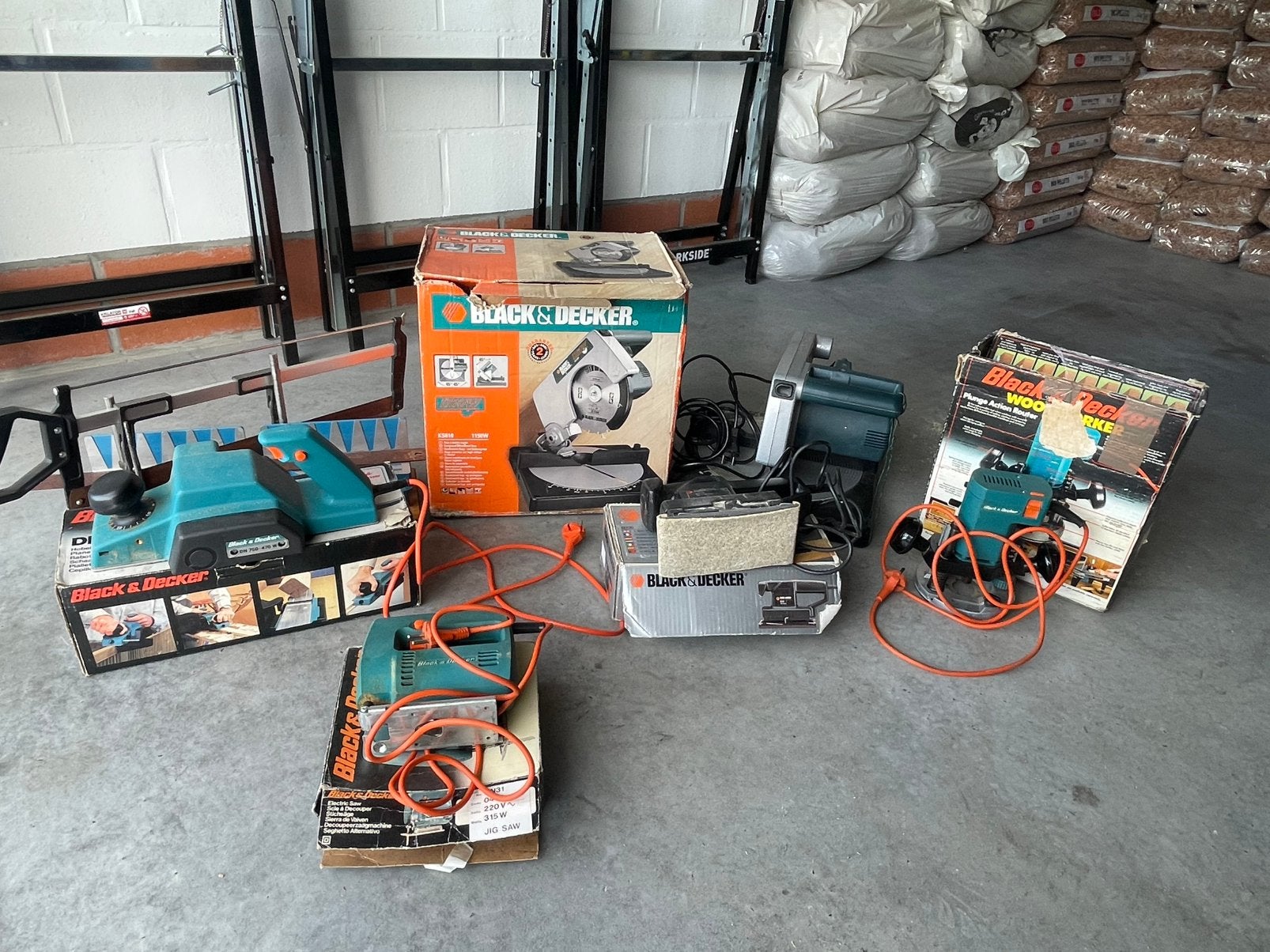 Black & decker gereedschap 5 stuks + manuele verstekzaag !, Ophalen, Gebruikt