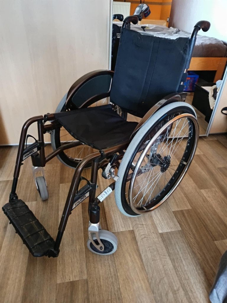FAUTEUIL ROULANT MEYRA CHOCOLAT+COUSSIN CONFORT, Divers, Enlèvement, Pliant, Utilisé, Fauteuil roulant manuel