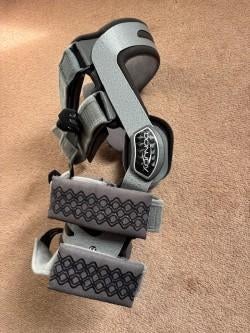 Knie brace, merk Donjoy, Ophalen, Nieuw
