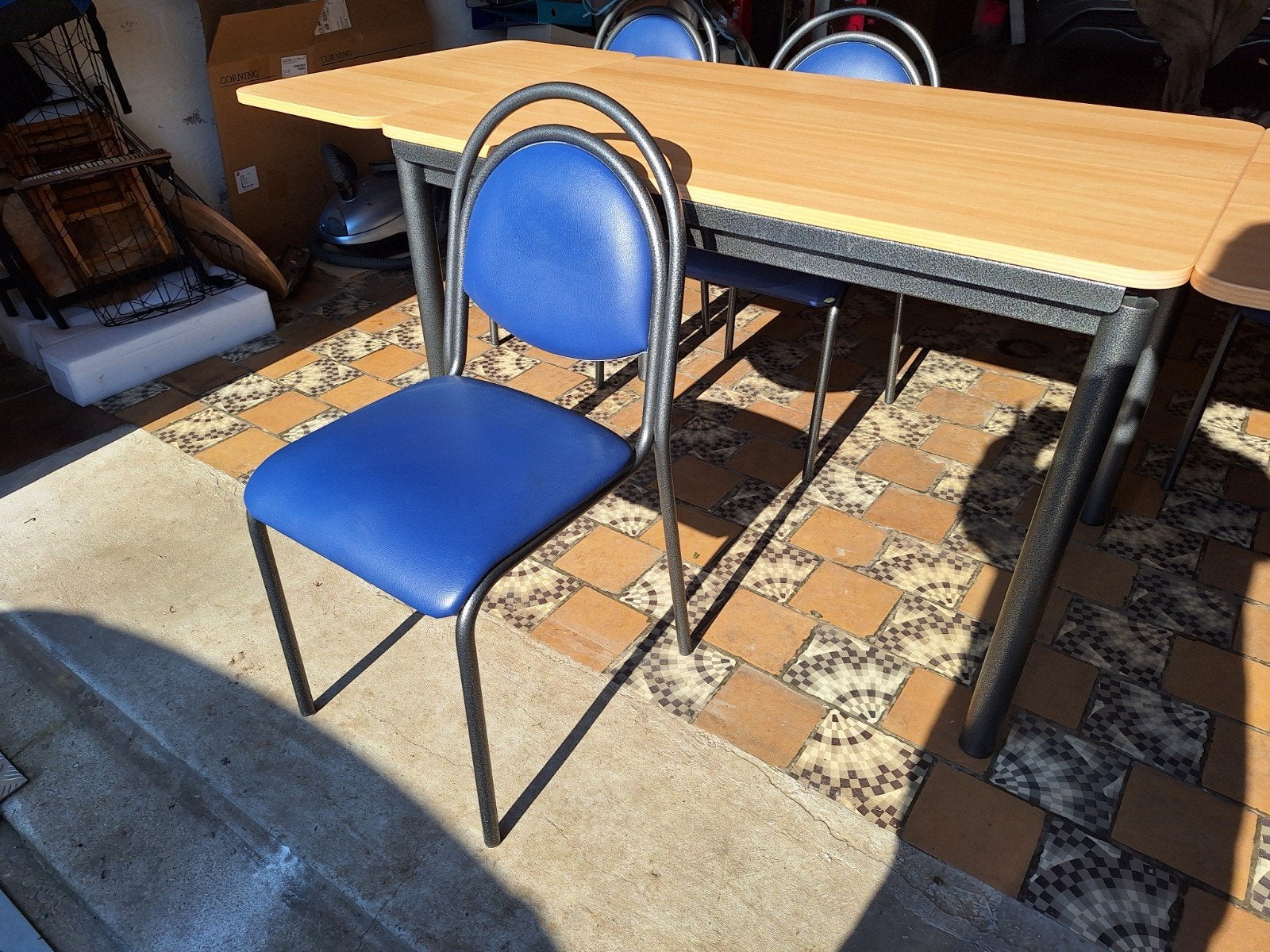 4 chaises et une table a allonges, Maison & Meubles, Enlèvement