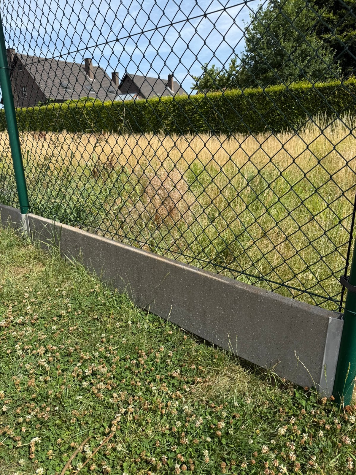 Betonnen kantplaat/boordplaat met houders, Tuin en Terras, Ophalen, Gebruikt, Overige materialen, Gaashekwerk