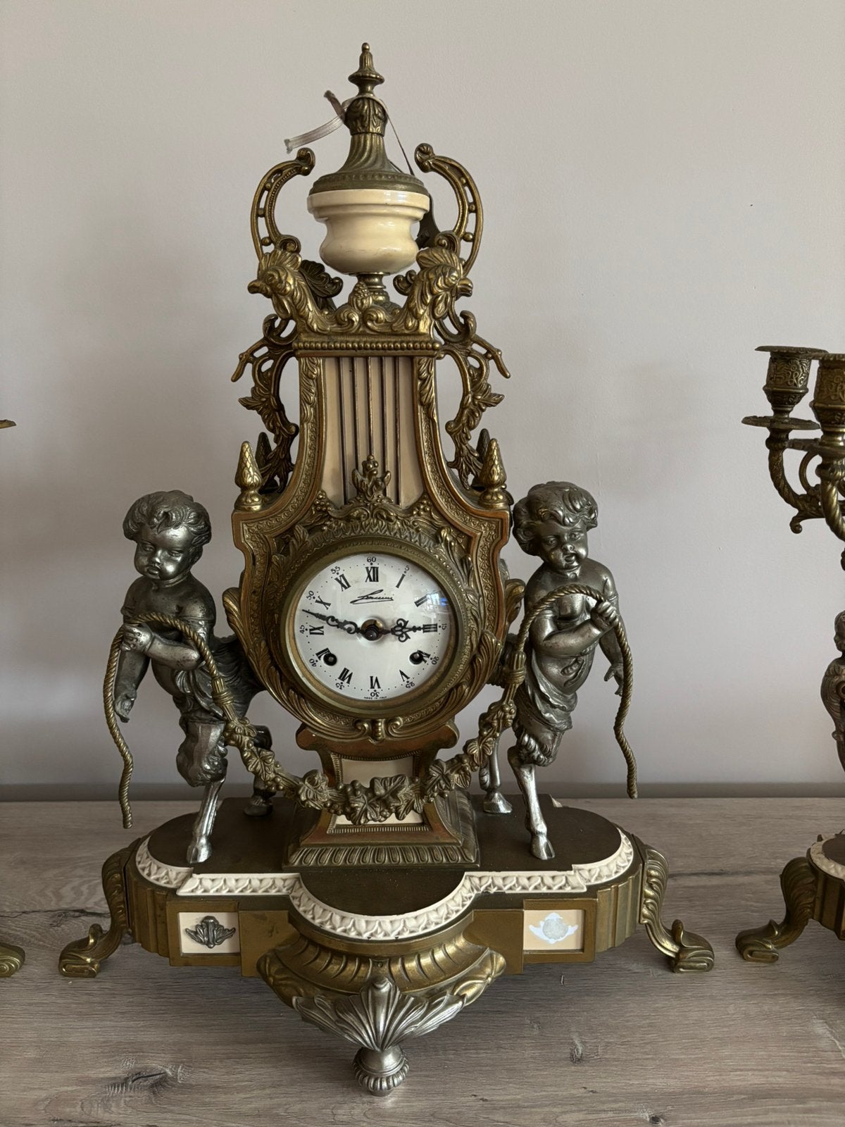 Garniture de cheminée classique: pendule + 2 candélabres, Antiquités & Art, Enlèvement