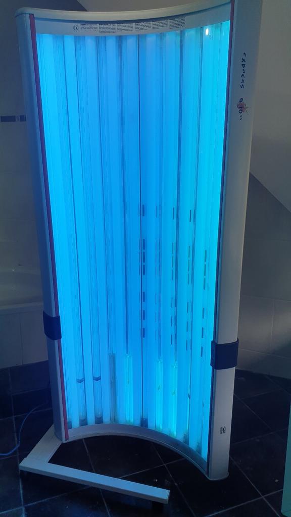 Lit de bronzage en très bon état, Enlèvement, Comme neuf, Banc solaire simple face, 10 à 15 lampes