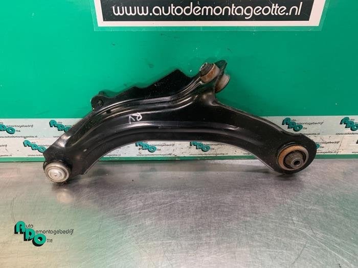Bras de suspension avant droit d'un Renault Megane (Megane 2, Renault, -, 3 mois de garantie, Utilisé