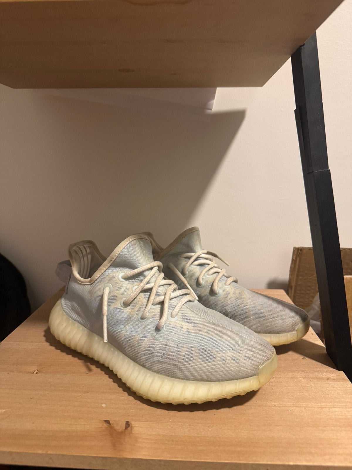 Yeezy 350 Mono Ice - Maat 39.5, Kleding | Heren, Ophalen, Overige kleuren, Sneakers, Gedragen