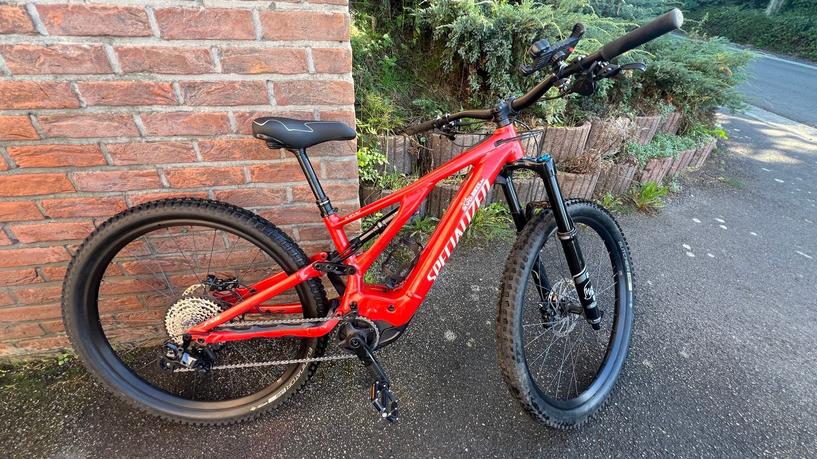 VTT Specialized Turbo Levo, Vélos & Vélomoteurs, Autres marques, 51 à 55 cm, 50 km par batterie ou plus, Comme neuf