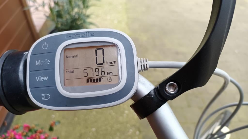 Solide elektrische damesfiets met prima batterij., Fietsen en Brommers, Elektrische fietsen, Ophalen, Gazelle