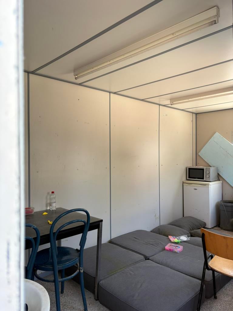 Geisoleerde werfkeet, Enlèvement, Comme neuf